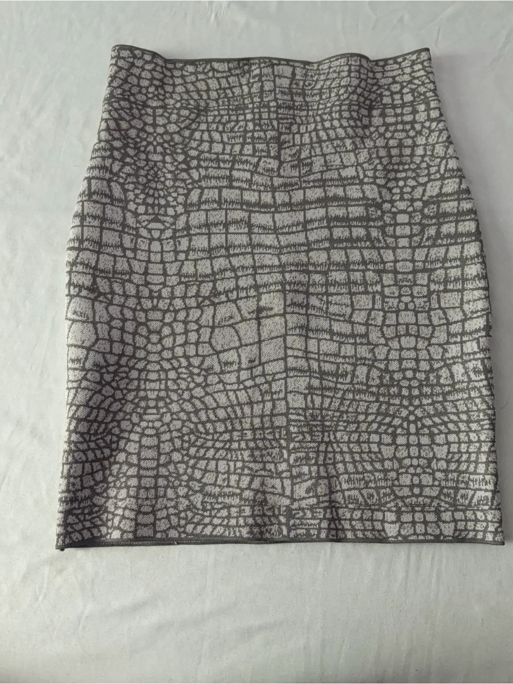 BCBGMAXAZRIA‎ Gray Croc Print Knit Pencil Skirt Size Small Stretch Career Office